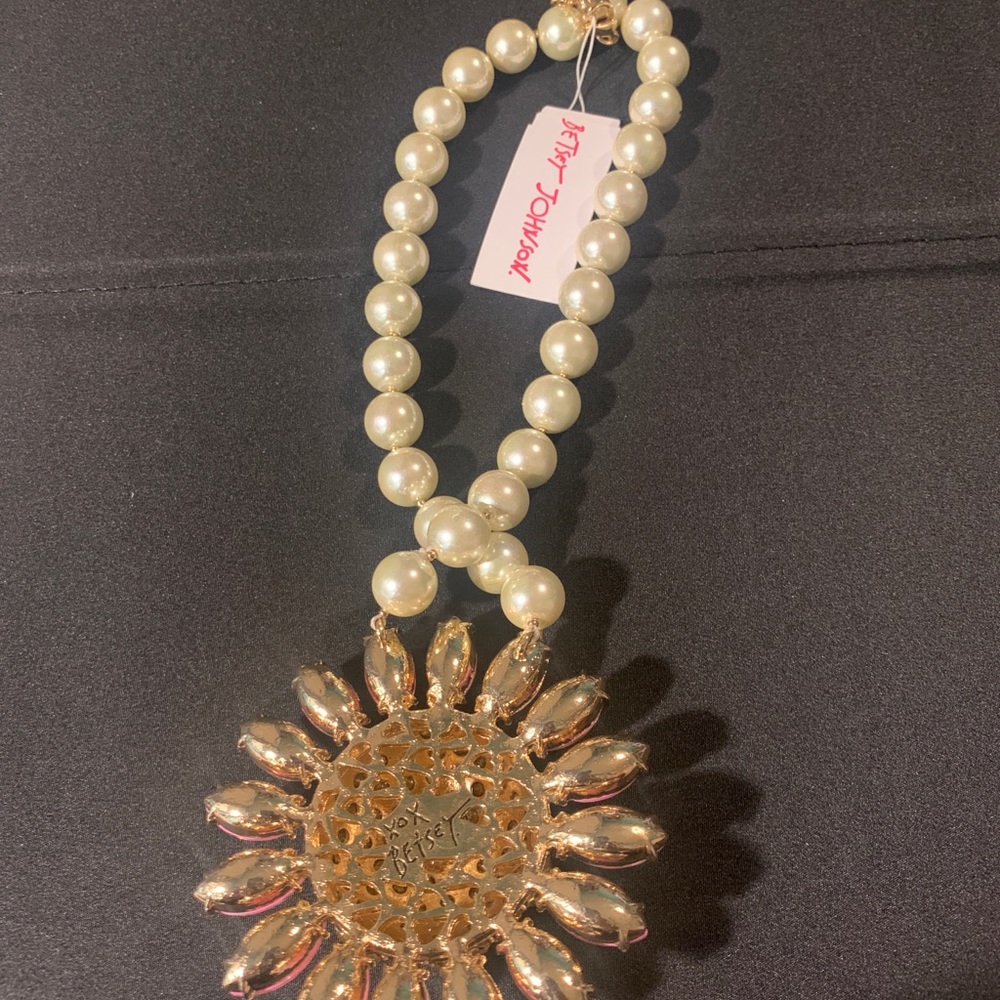 Authentic Betsey Johnson Pink and Yellow Daisy Faux Pearl Necklace - Picture 6 of 6